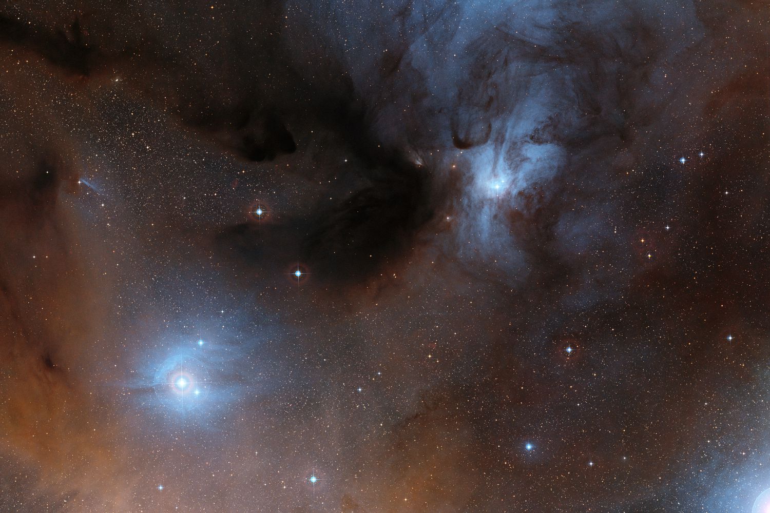 Parte da Constelação de Ofiúco, em imagem criada a partir de dados do Digitized Sky Survey (Crédito: ESO/Digitized Sky Survey 2)