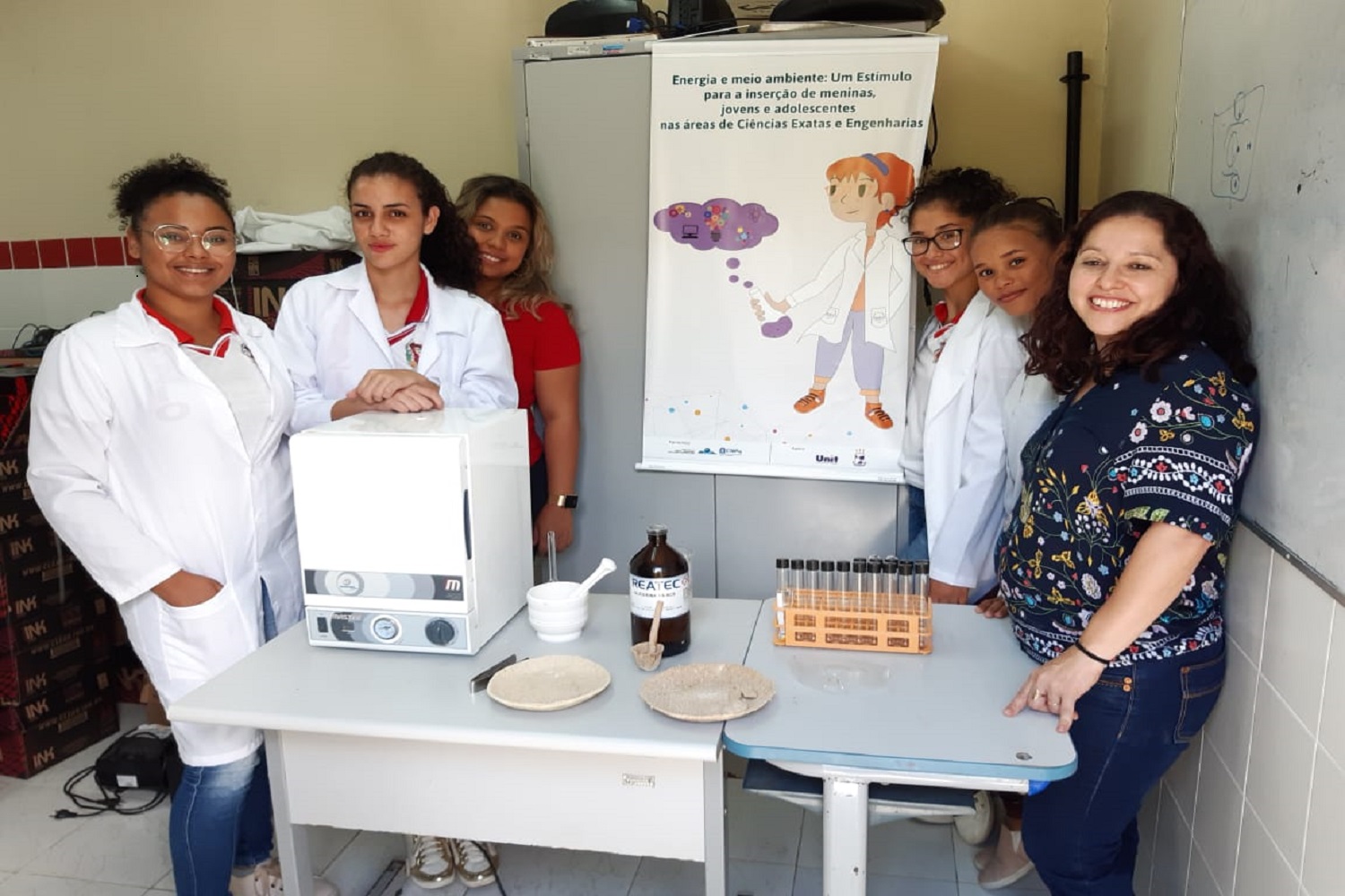 Experiência do projeto Meninas na Ciência no Centro de Excelência dr. Edélzio Vieira de Melo, em Santa Rosa de Lima. (foto: arquivo pessoal)