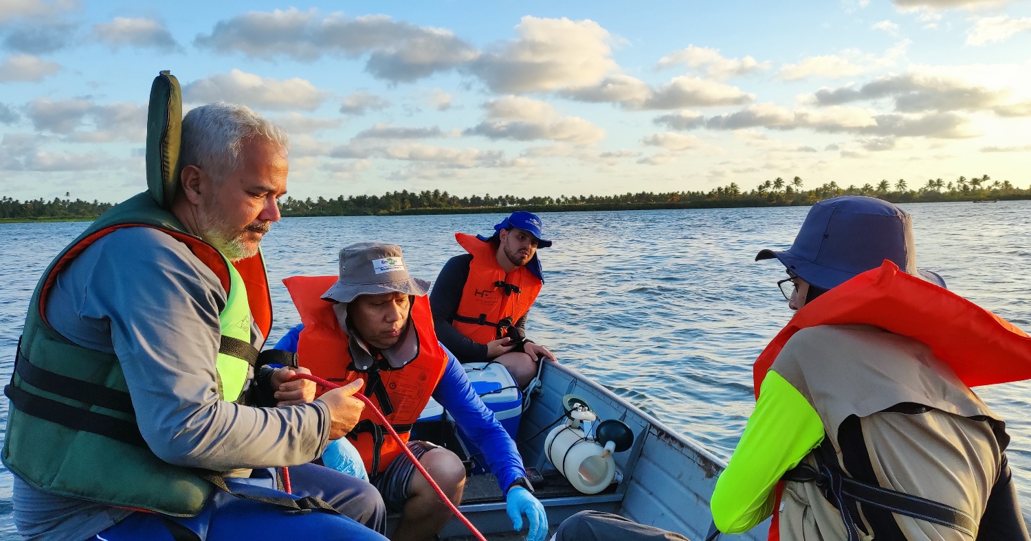 Grupo de pesquisadores percorre águas do Velho Chico entre SE e AL. Foto: Divulgação/GeoBSF