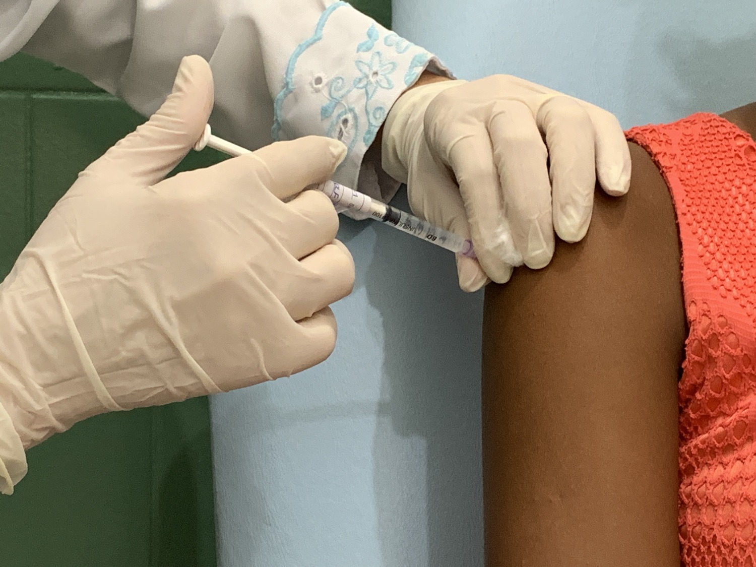Vacina foi testada em 16 mil pessoas no país. (Fotos: Josafá Neto/Rádio UFS)